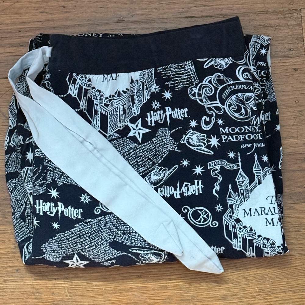 Warner Bros. Women's Black & White Sleep Shorts
